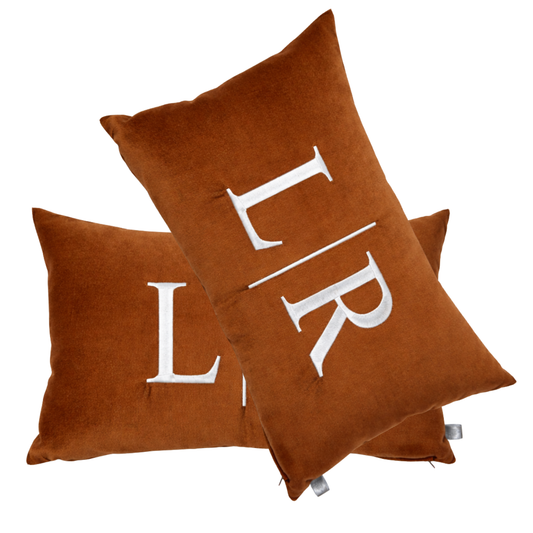 Par de Almofadas com Iniciais Married Veludo Terracota Bordado Branco