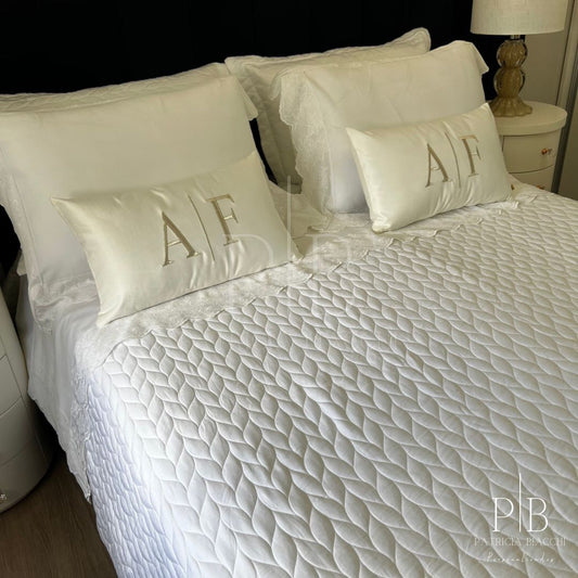 Par de Almofadas com Iniciais Married Veludo Branco Bordado Platinum