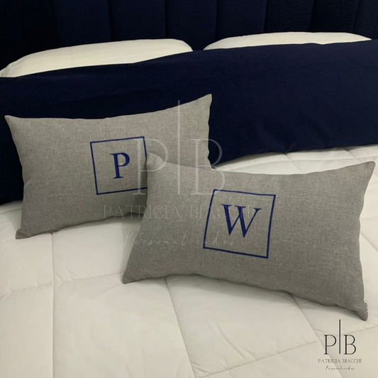 Almofada Individual com Inicial Square Linho Cinza Bordado Marinho