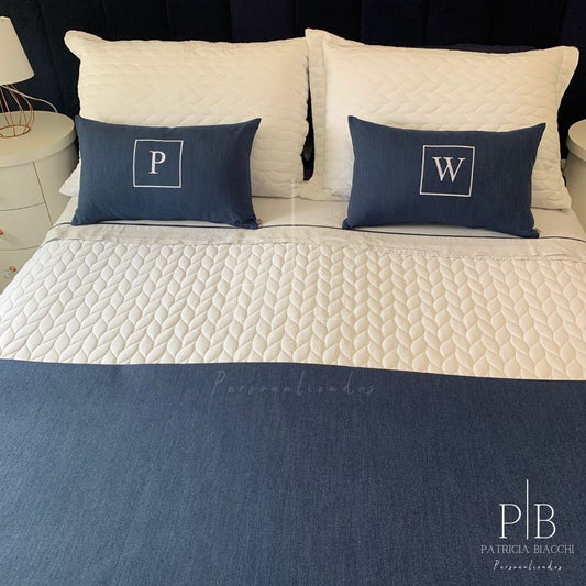 Almofada Individual com Inicial Square Linho Marinho Bordado Branco