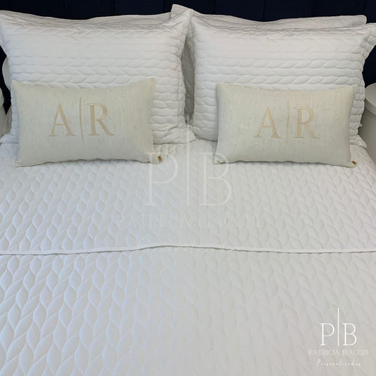 Par de Almofadas com Iniciais Married Linho Cru Bordado Champanhe