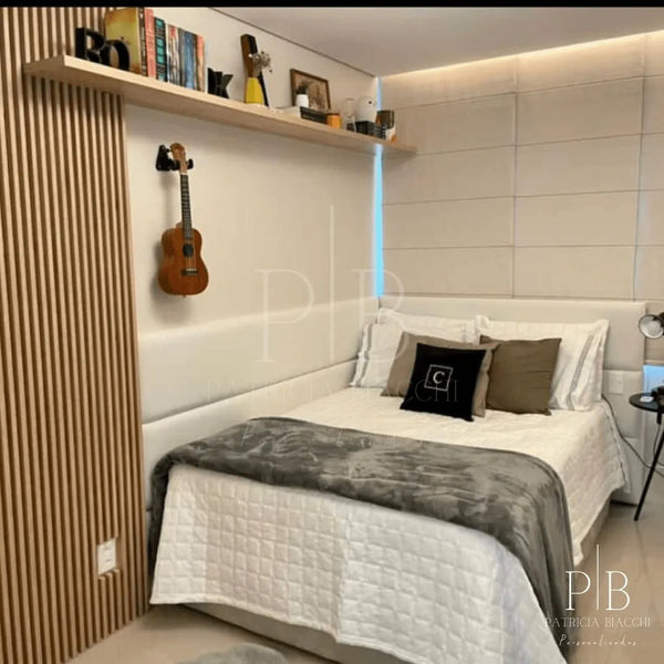 Foto de cliente com almofada personalizada Patricia Biacchi