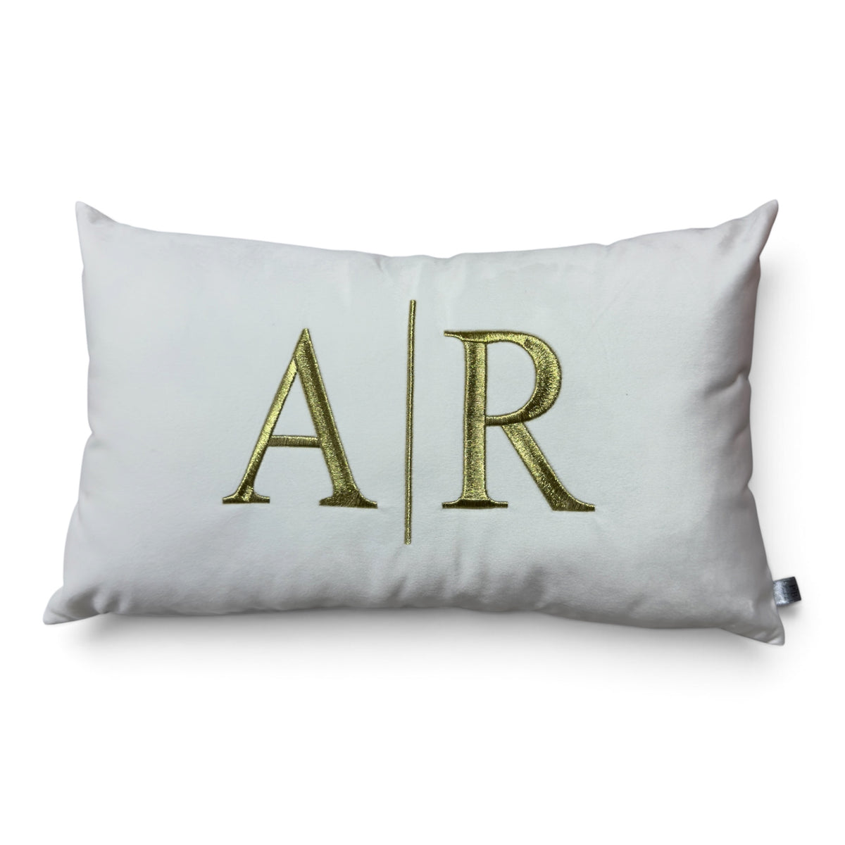Almofada Individual com Iniciais Married Veludo Branco Bordado Dourado