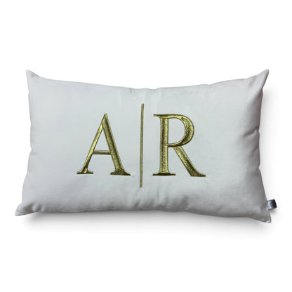Almofada Individual com Iniciais Married Veludo Branco Bordado Dourado