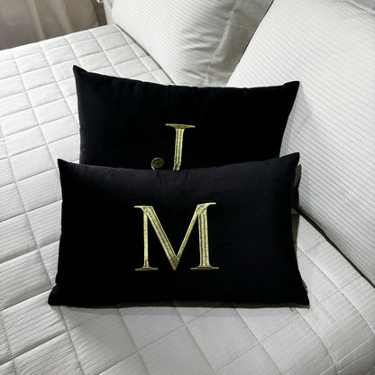 Par de Almofadas com Iniciais Single Veludo Preto Bordado Dourado