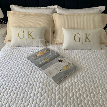 Almofada Individual com Iniciais Married Linho Cru Bordado Dourado