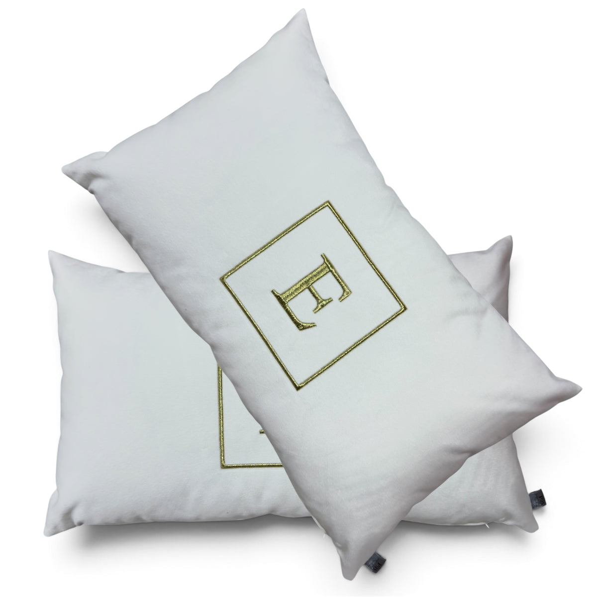 Par de Almofadas com Iniciais Square Veludo Branco Bordado Dourado