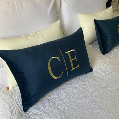 Almofada com Iniciais Married Veludo Marinho Bordado Dourado