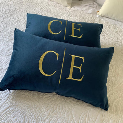 Almofada com Iniciais Married Veludo Marinho Bordado Dourado