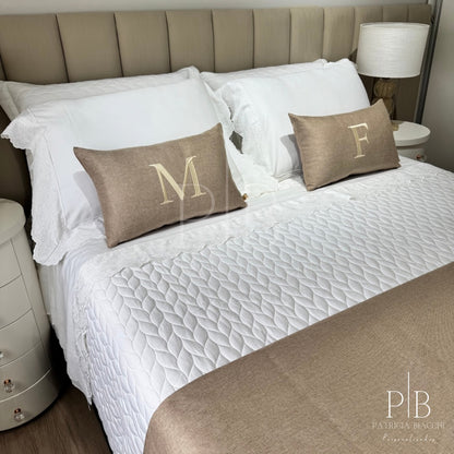 Almofada Individual com Inicial Single Linho Bege Bordado Champanhe