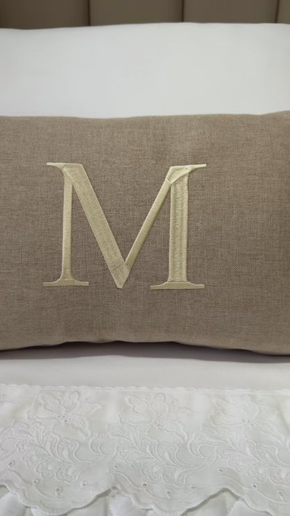 Almofada Individual com Inicial Single Linho Bege Bordado Champanhe