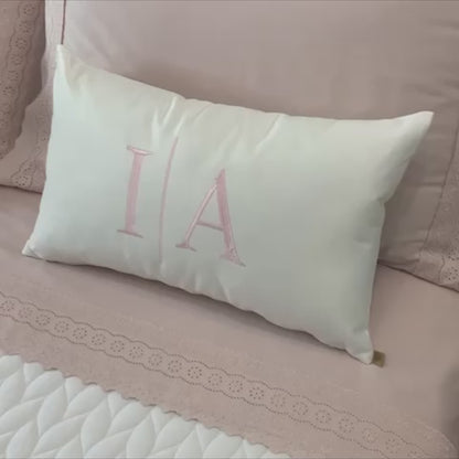 Par de Almofadas com Iniciais Married Veludo Branco Bordado Rosa Claro