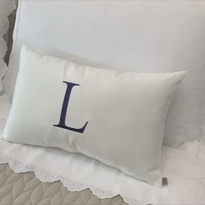 Par de Almofadas com Iniciais Single Veludo Branco Bordado Marinho