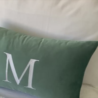 Par de Almofadas com Iniciais Single Veludo Aqua Bordado Branco