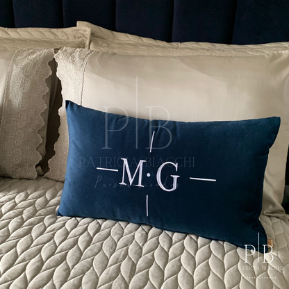 Par De Almofadas com Iniciais Design Veludo Marinho Bordado Branco