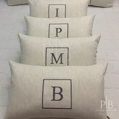 Almofada Individual com Inicial Square Linho Cru Bordado Cinza